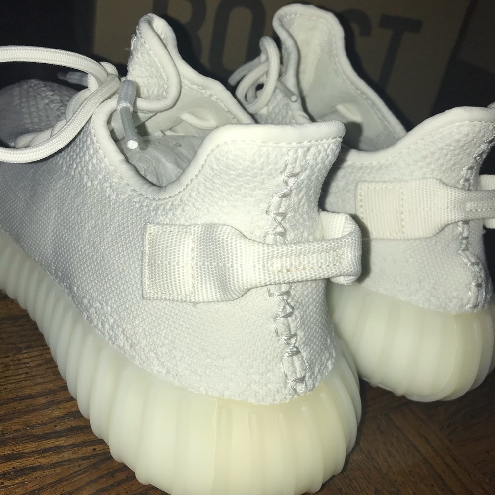 Yeezy 350 v2 cream NEW w/o tag - Picture 4 of 8
